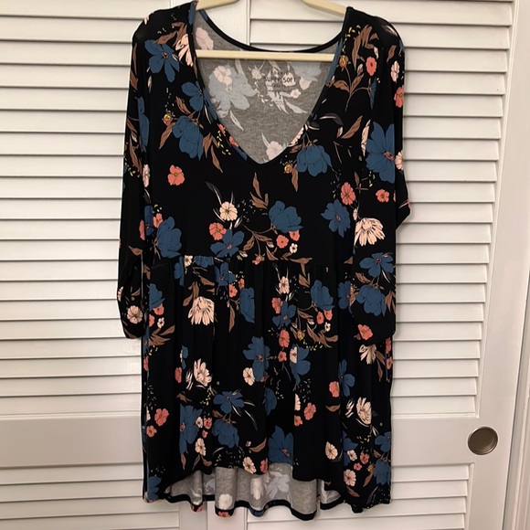 torrid Dresses & Skirts - Black floral Torrid So Soft hi low long sleeve dress with v-neck size 18/20W